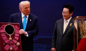 Trump Says Breakthrough Trade Deal Reached With South Korea; Hurricane Melissa Moves Across Cuba as Category 3 Storm