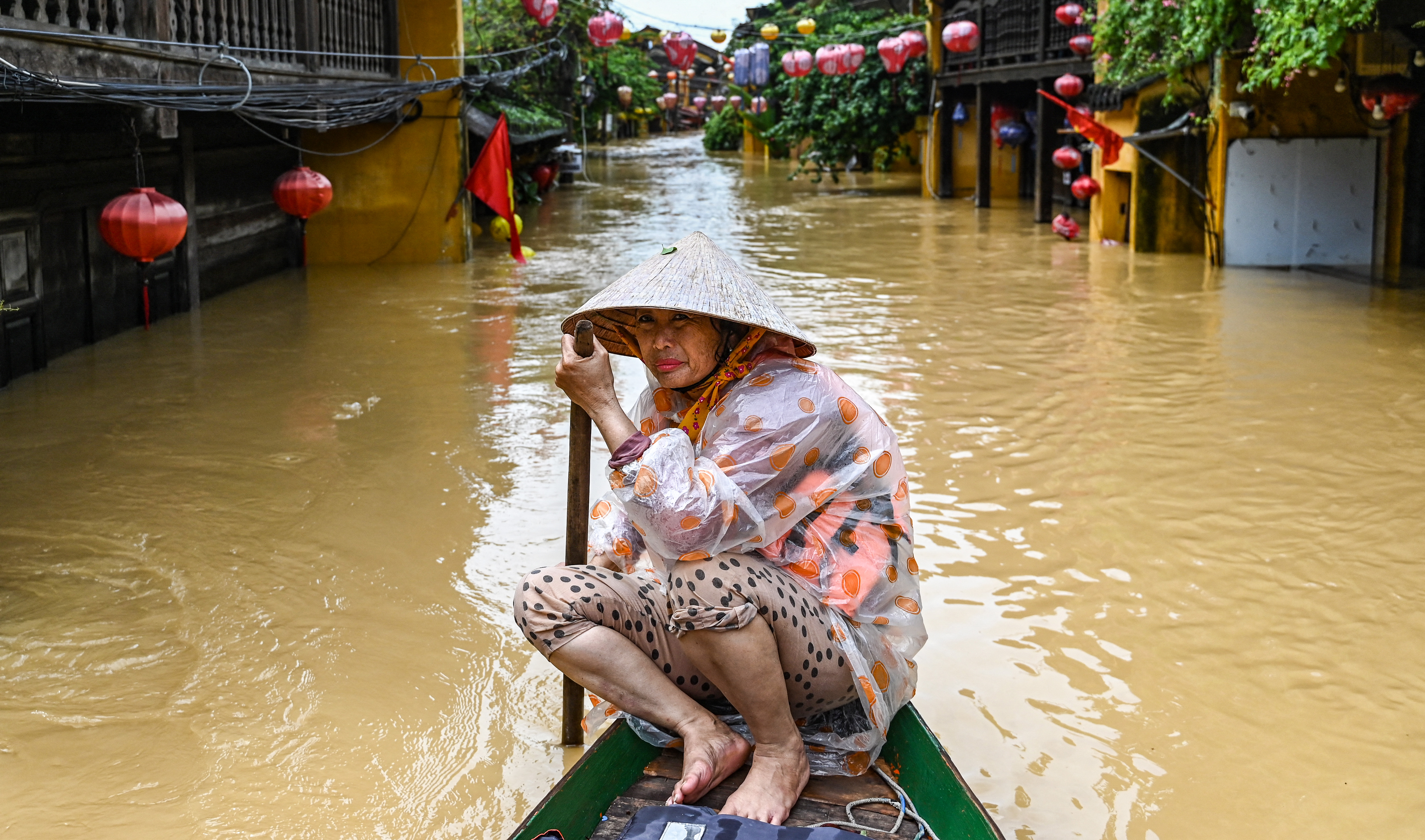 Day in Photos: Flooding in Vietnam, Stalin Victims Memorial, and Hospital Closure