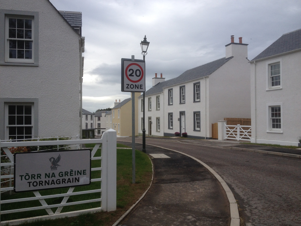 The town of Tornagrain in the Scottish Highlands presents a simple but beautiful traditional architecture. (S Buwert/Shutterstock)