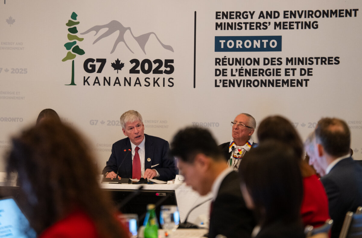 Tim Hodgson, minister of energy and natural resources (L) participates in the G7 Energy and Environment Ministers’ Meeting in Toronto on Oct. 30, 2025. (The Canadian Press/Laura Proctor