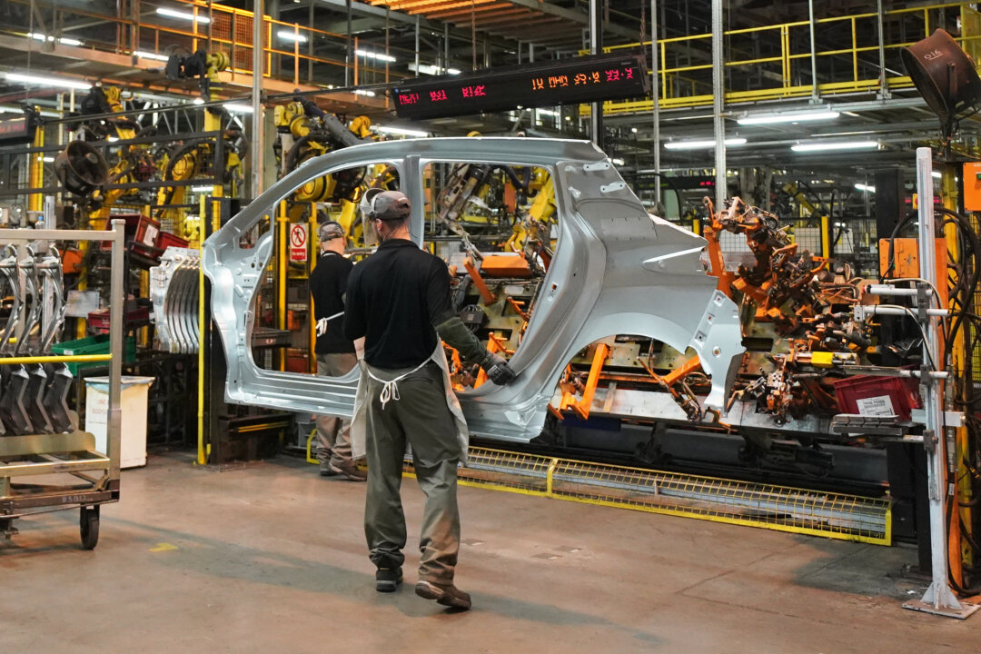 UK Manufacturing Activity Shrinks at Fastest Pace for 5 Months