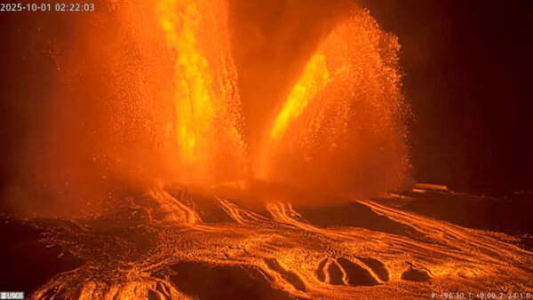 Kīlauea Volcano in Hawaii Erupts