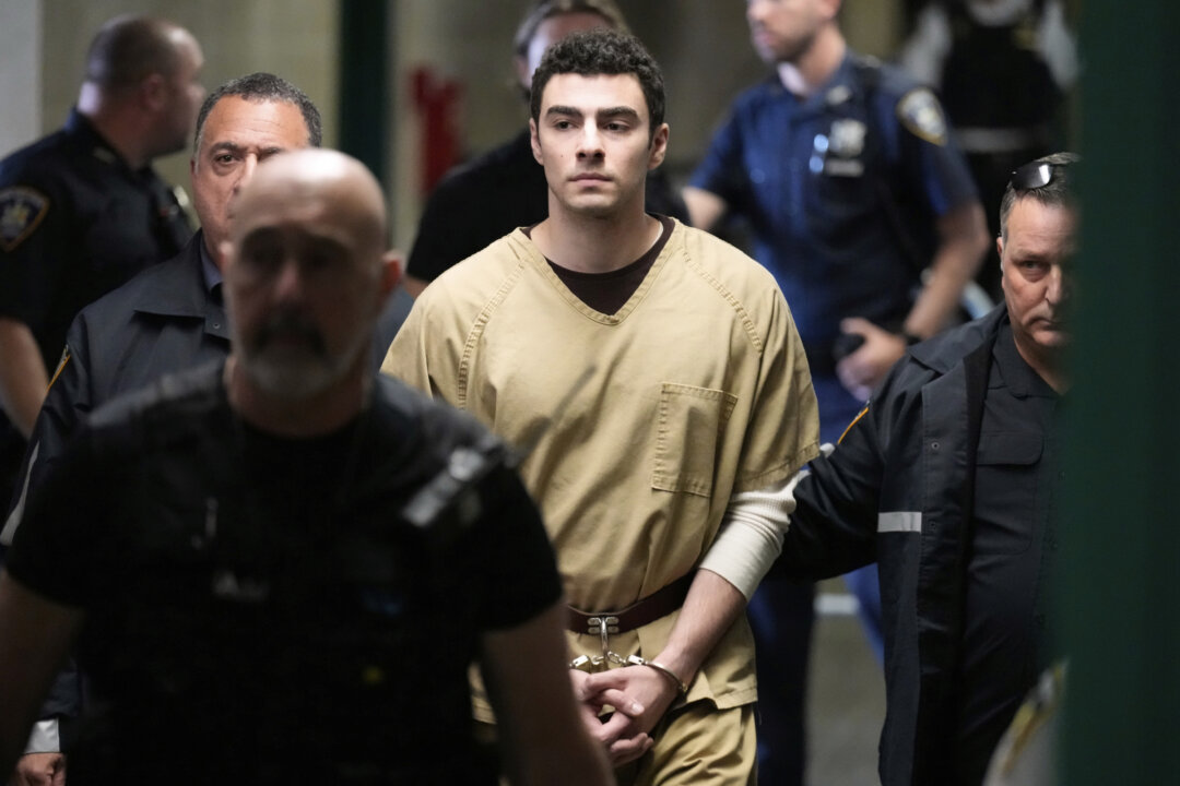 Luigi Mangione’s Lawyers Seek Dismissal of Federal Charges in Assassination of UnitedHealthcare CEO