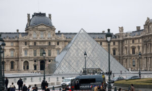 8 ‘Priceless’ Jewels Stolen From the Louvre; ‘No Kings’ Chicago Protest Updates