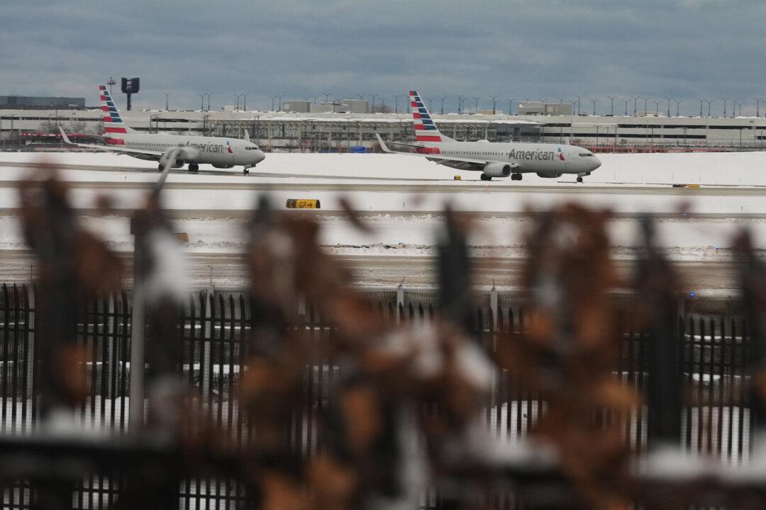 Post-Thanksgiving Travelers in Chicago See Flights Canceled and Delayed After Winter Storm