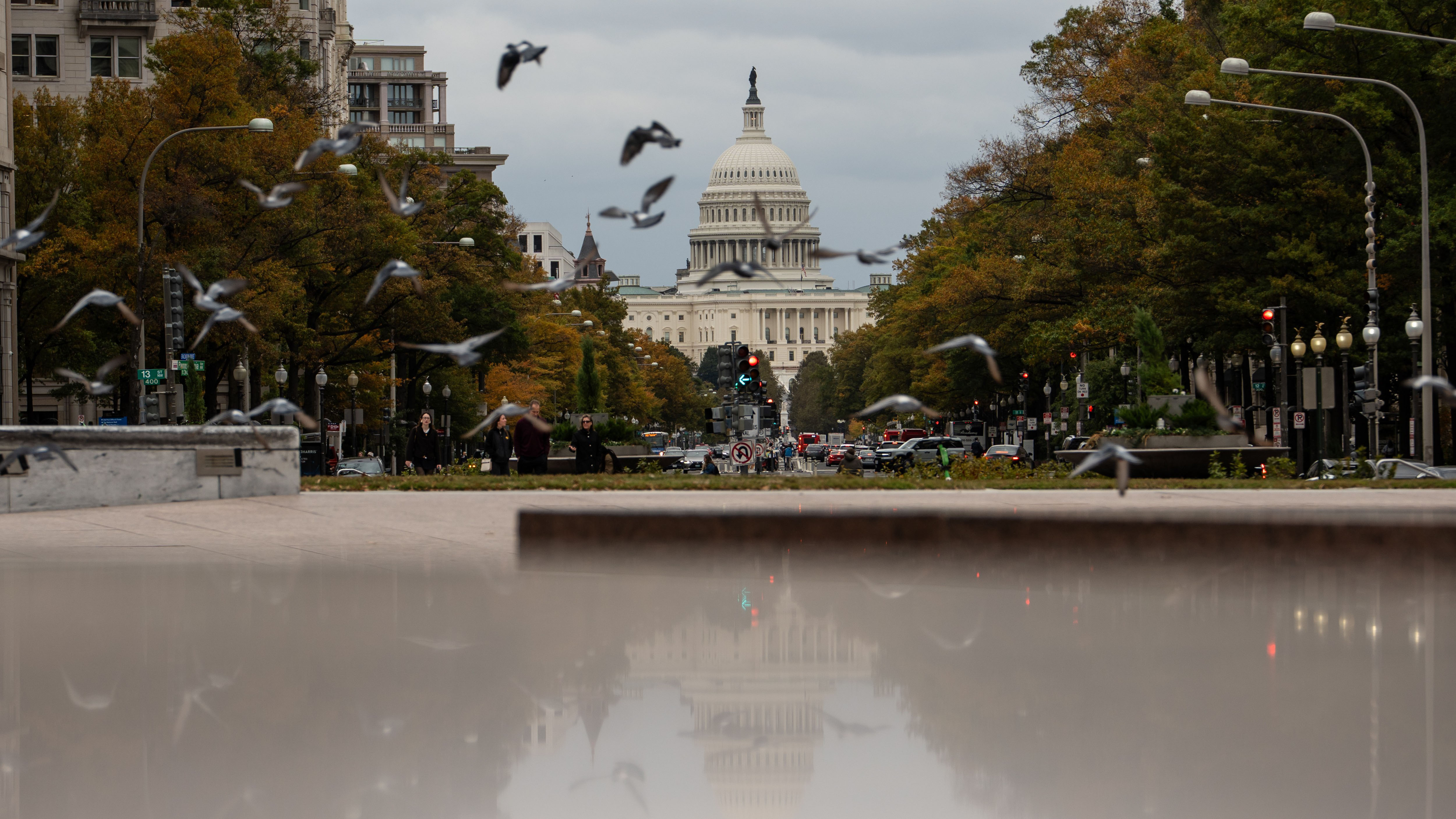 America in Photos: Halloween at the White House, Extended Government Shutdown, and ICE Operations in Chicago