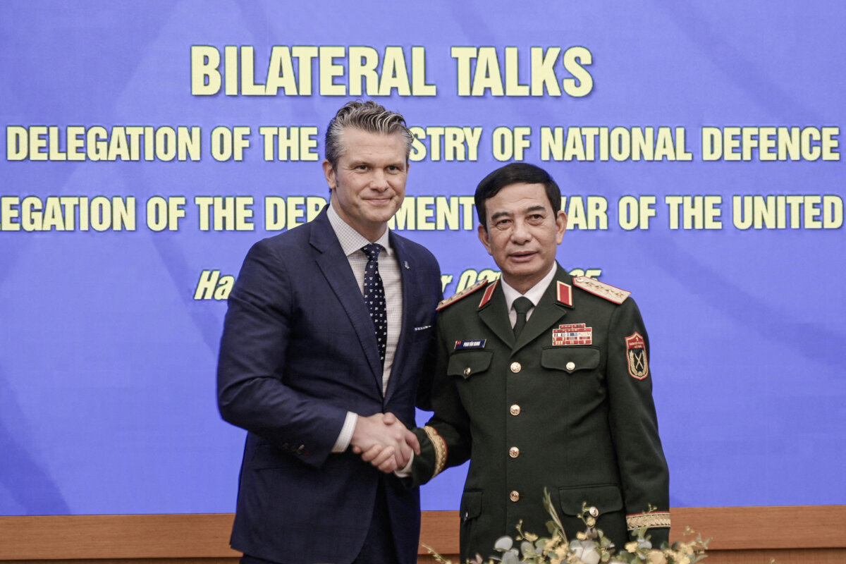 (L–R) U.S. Secretary of War Pete Hegseth and Vietnamese Defense Minister Phan Van Giang shake hands during a bilateral meeting at the Ministry of Defense headquarters in Hanoi, Vietnam, on Nov. 2, 2025. (Lam Nguyen/AFP via Getty Images)