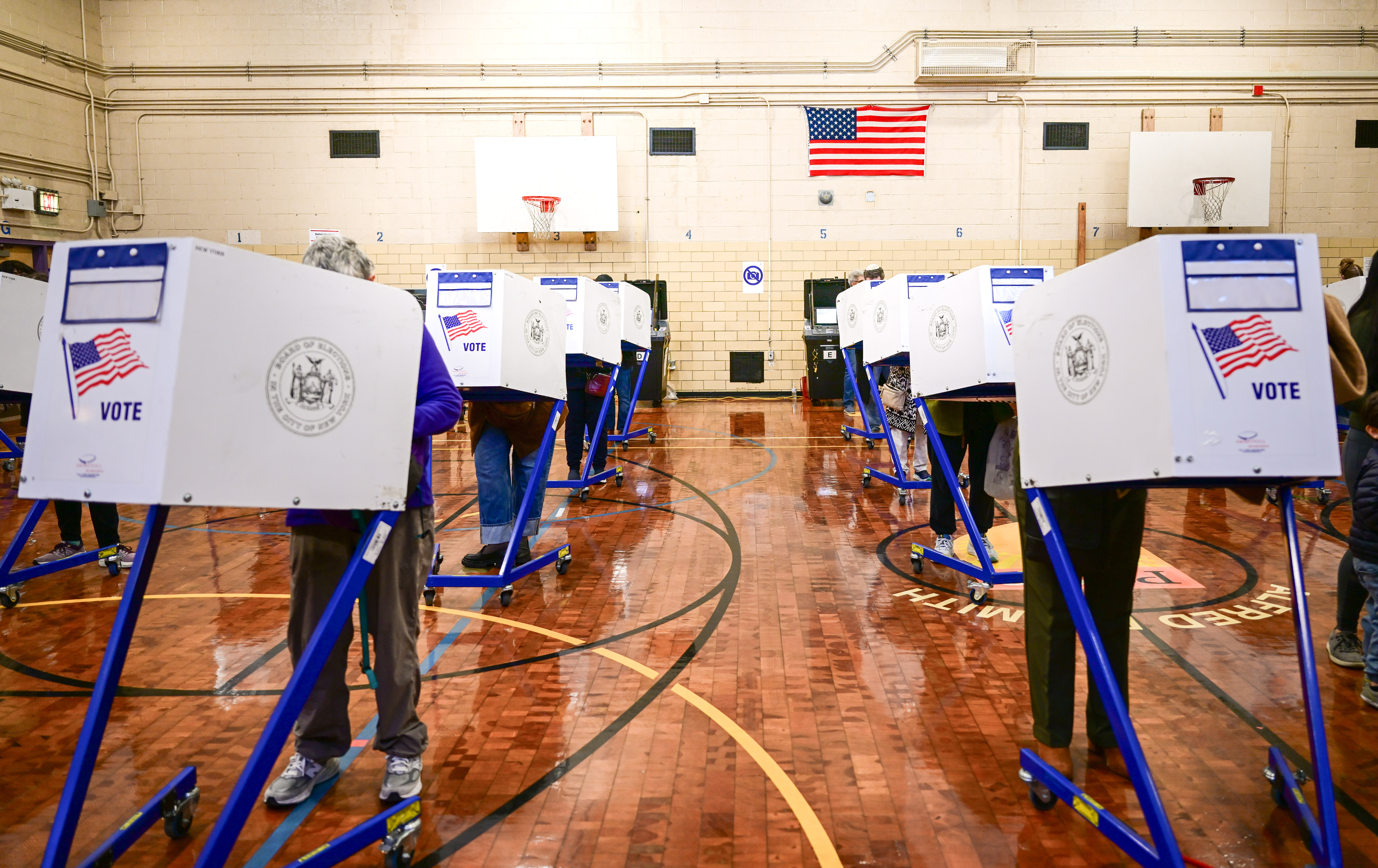 Day in Photos: New York Mayoral Election, Israeli Body Returned, and Philippines Typhoon