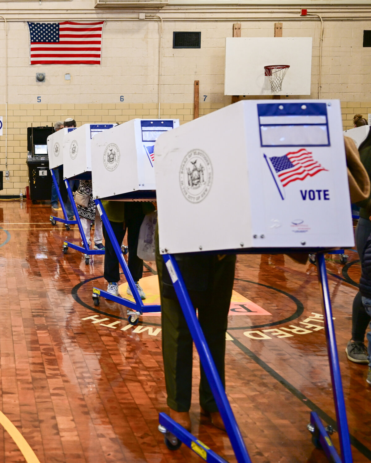 People vote in the mayoral election in New York City on Nov. 4, 2025. (Adhiraj Chakrabarti for The Epoch Times)