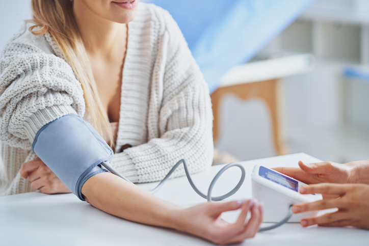Picture of doctor explaining diagnosis to her female patient