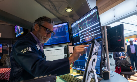 Wall Street Review: Tech Sell-Off Pulls Stocks Lower