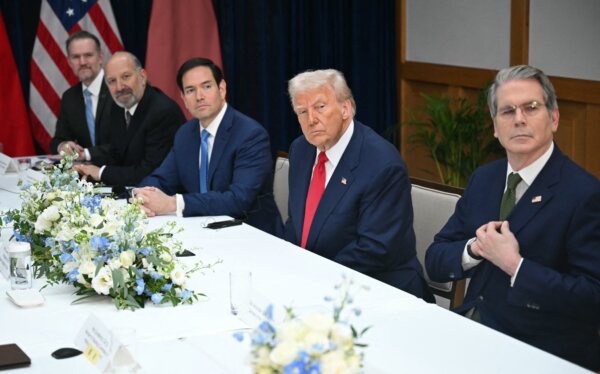 Xi Holds Calls With Trump, Putin on Same Day for International Support Amid Military Purge: Analysts