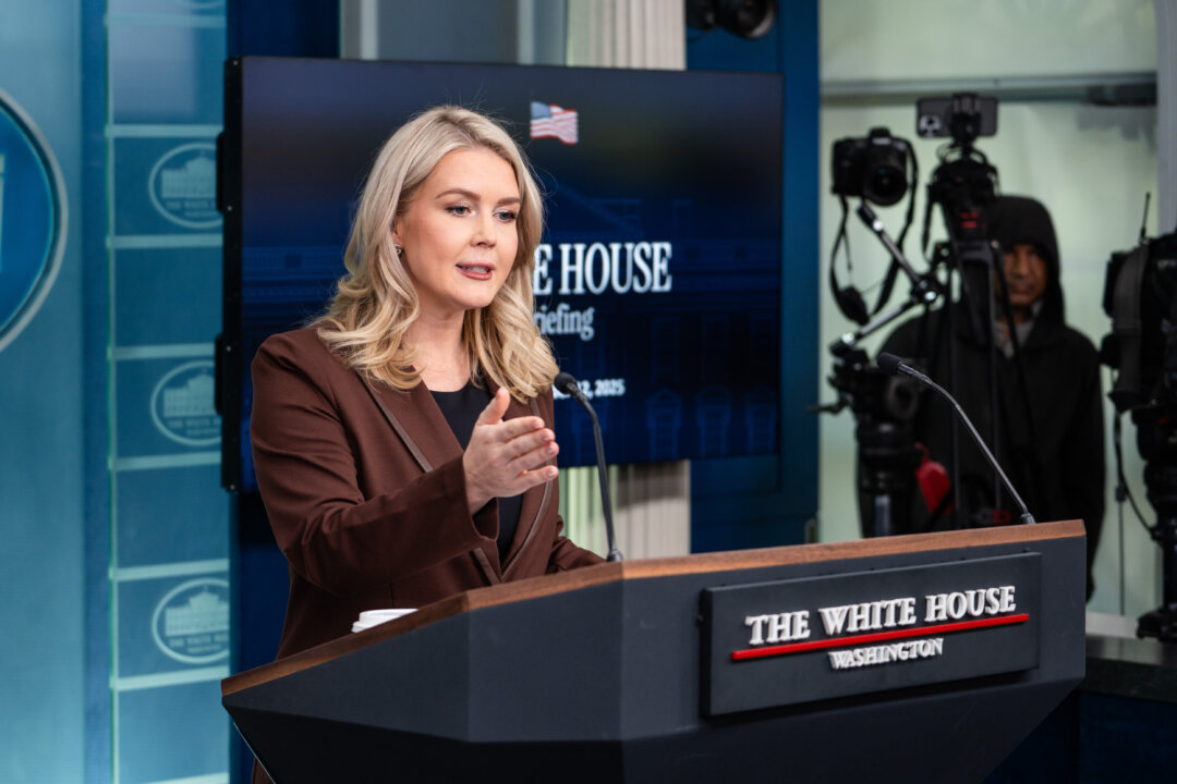 LIVE 11/20 AT 1 PM: White House Press Secretary Holds Press Briefing