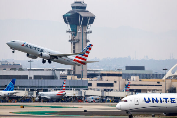 FAA to End Flight Reduction Order, Return to Normal Operations Monday Morning