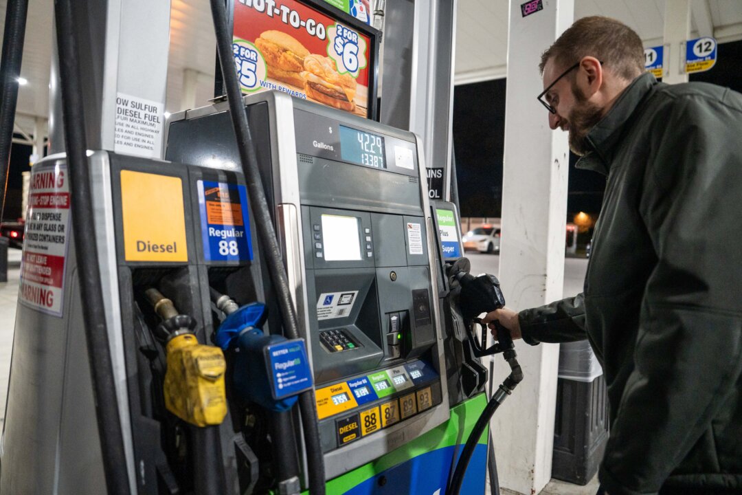 Gas Prices Drop to Lowest Level in Nearly 5 Years Across US, Group Says