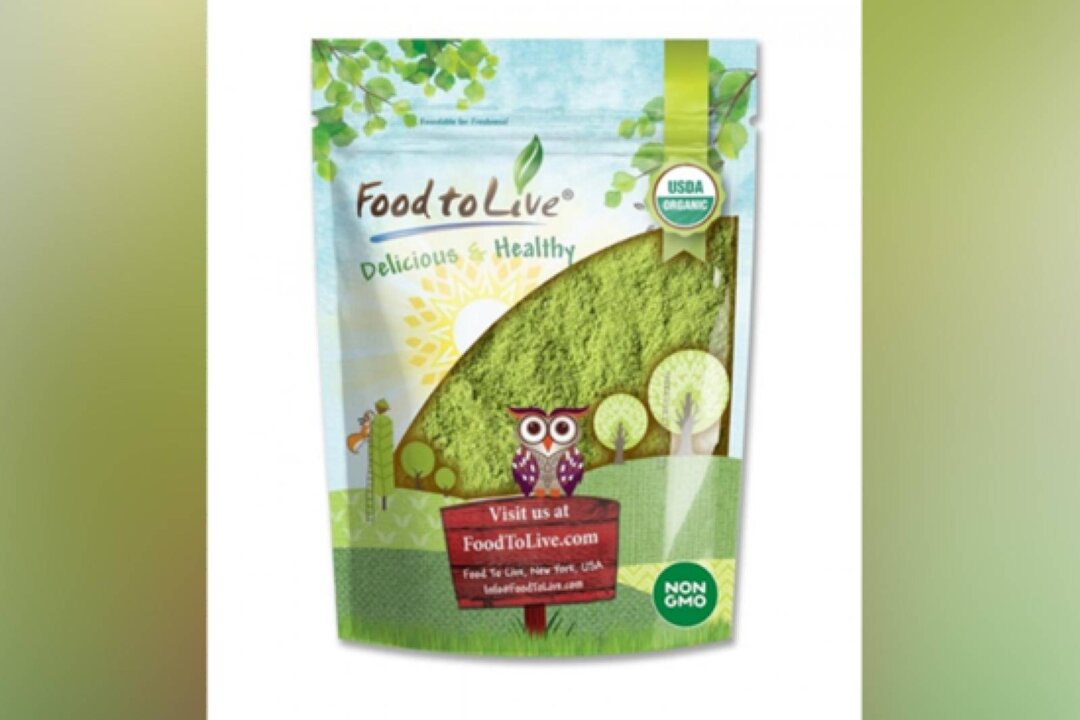 An image of the recalled Organic Supergreens Powder Mix packet from Food To Live. (Courtesy of the FDA