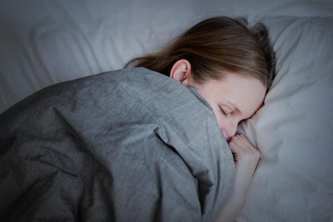 Ditch Sleeping Pills: Conquer Insomnia Naturally With Simple Acupressure and Meditation