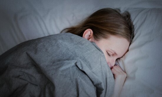 Ditch Sleeping Pills: Conquer Insomnia Naturally With Simple Acupressure and Meditation