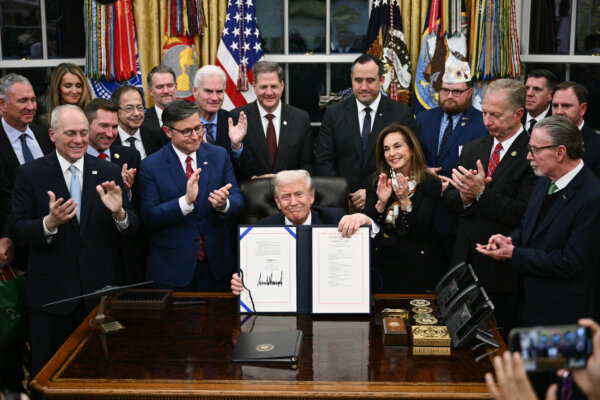 America in Photos: Government Reopens, Blue Origin Launch, and Final Pennies