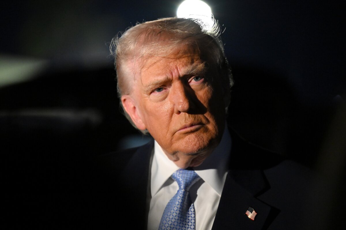 President Donald Trump boards Air Force One at West Palm Beach International Airport in West Palm Beach, Fla., on Nov. 16, 2025.(Roberto Schmidt/Getty Images)