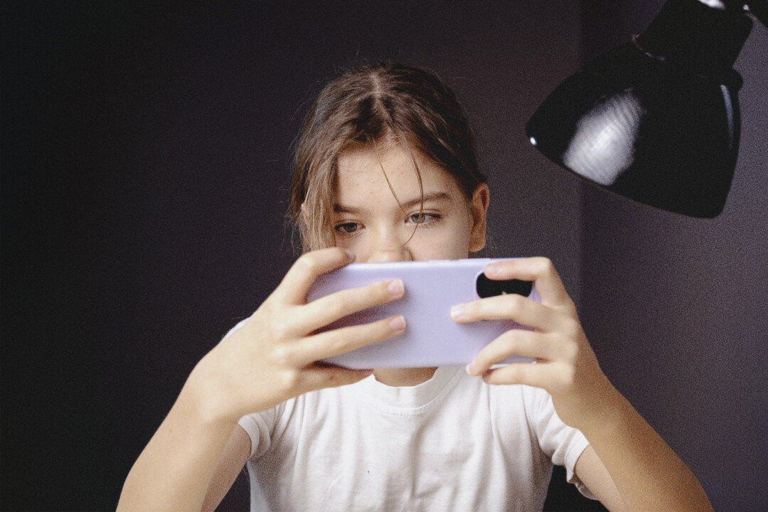 Social Media Use Linked to Lower Reading and Memory Scores in Children