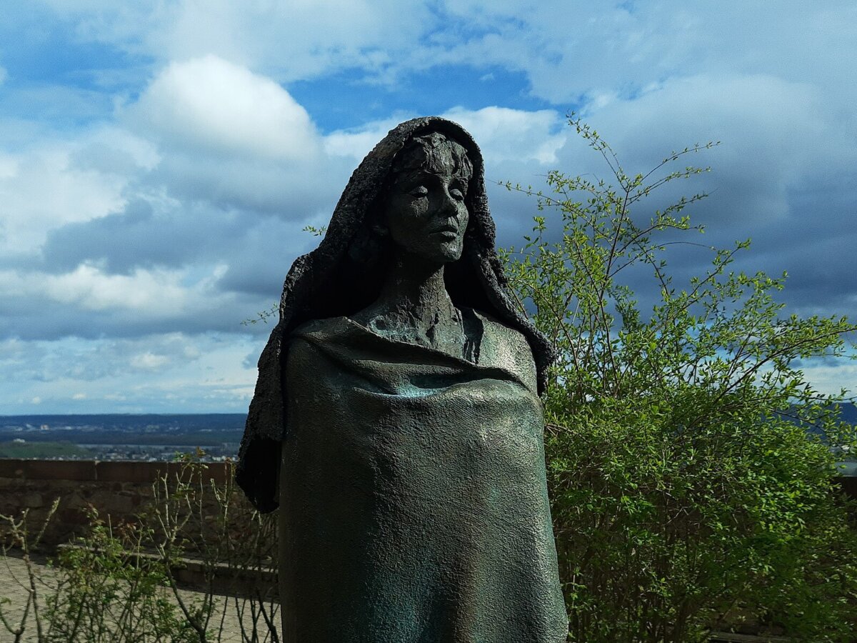 "Hildegard von Bingen" by Karlheinz Oswald, Eibingen, Germany. (Public Domain)