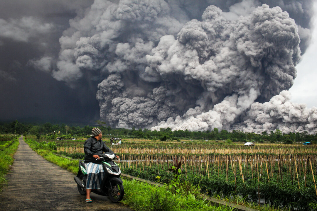 Hundreds Evacuated as Indonesia Raises Mount Semeru to Highest Alert