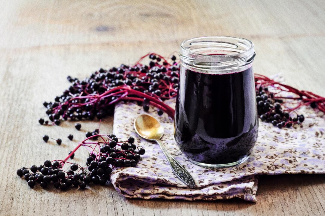 How to Make Elderberry Syrup at Home for Cold and Flu Relief