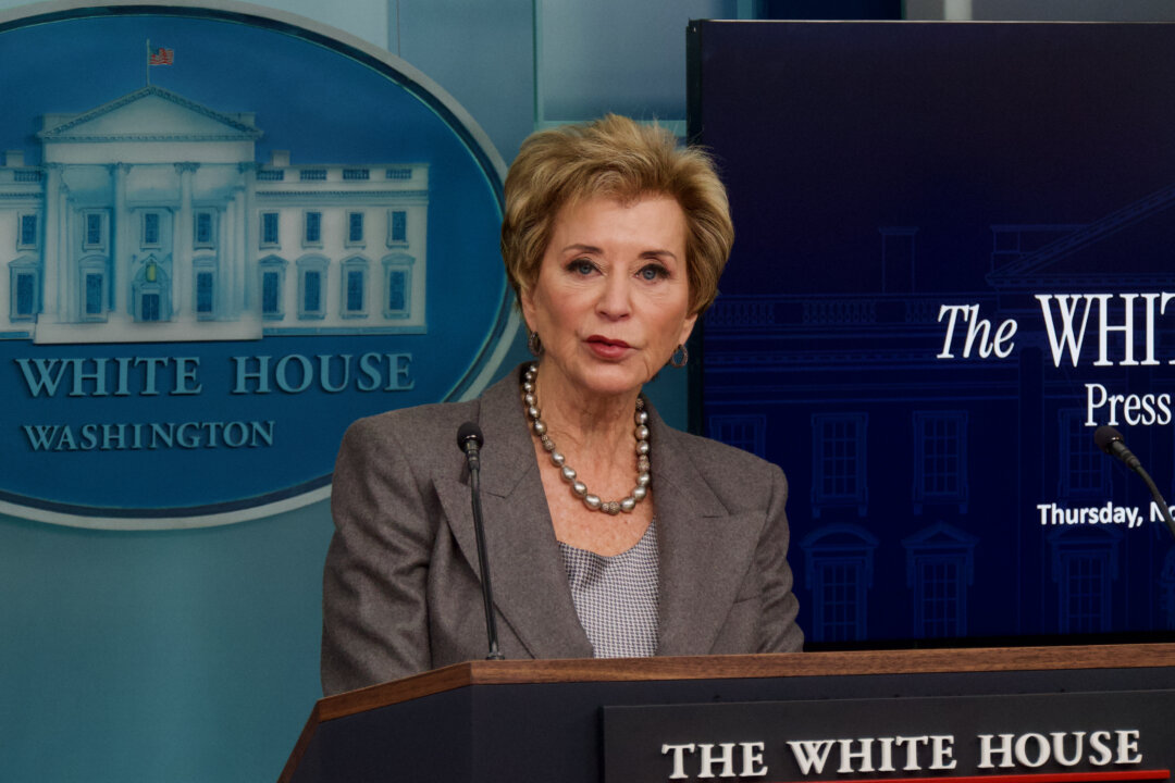 Education Secretary Urges University Leaders to Reform Their Institutions