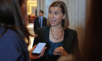 US Democratic Senator Warns Canada to Be Wary of Making Deals With China