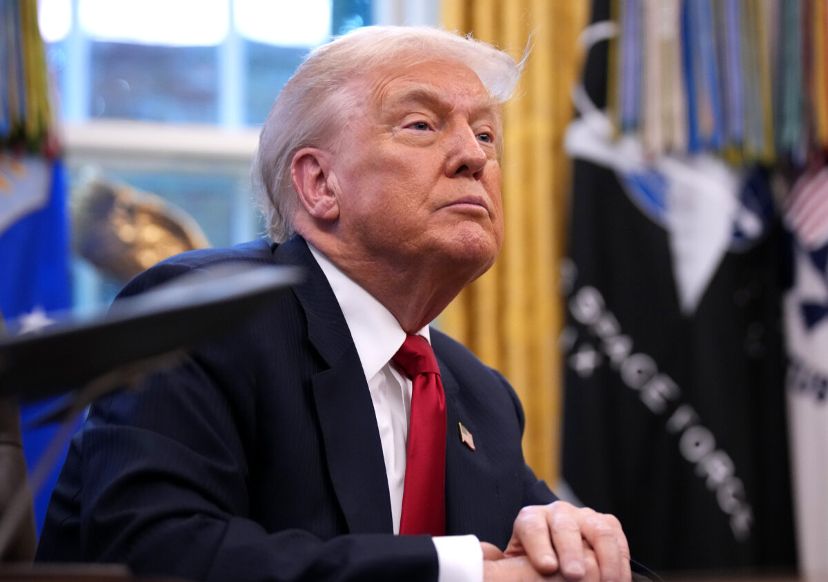 U.S. President Donald Trump delivers remarks in the Oval Office of the White House in Washington on Nov. 21, 2025. (Andrew Harnik/Getty Images)