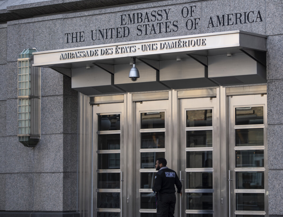 A security guard works outside the Embassy of the United States of America in Ottawa on Nov. 7, 2020. (The Canadian Press/Justin Tang)