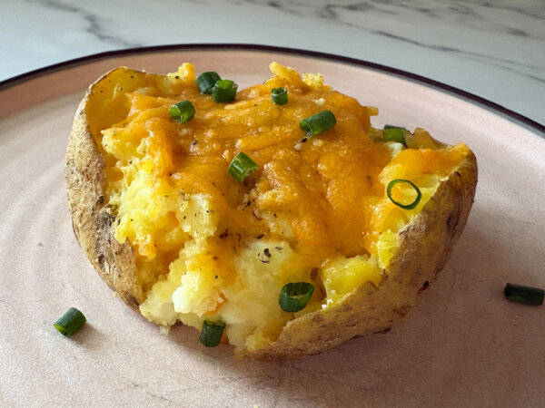 This 1-ingredient Upgrade for Baked Potatoes Makes Them Impossibly Fluffy