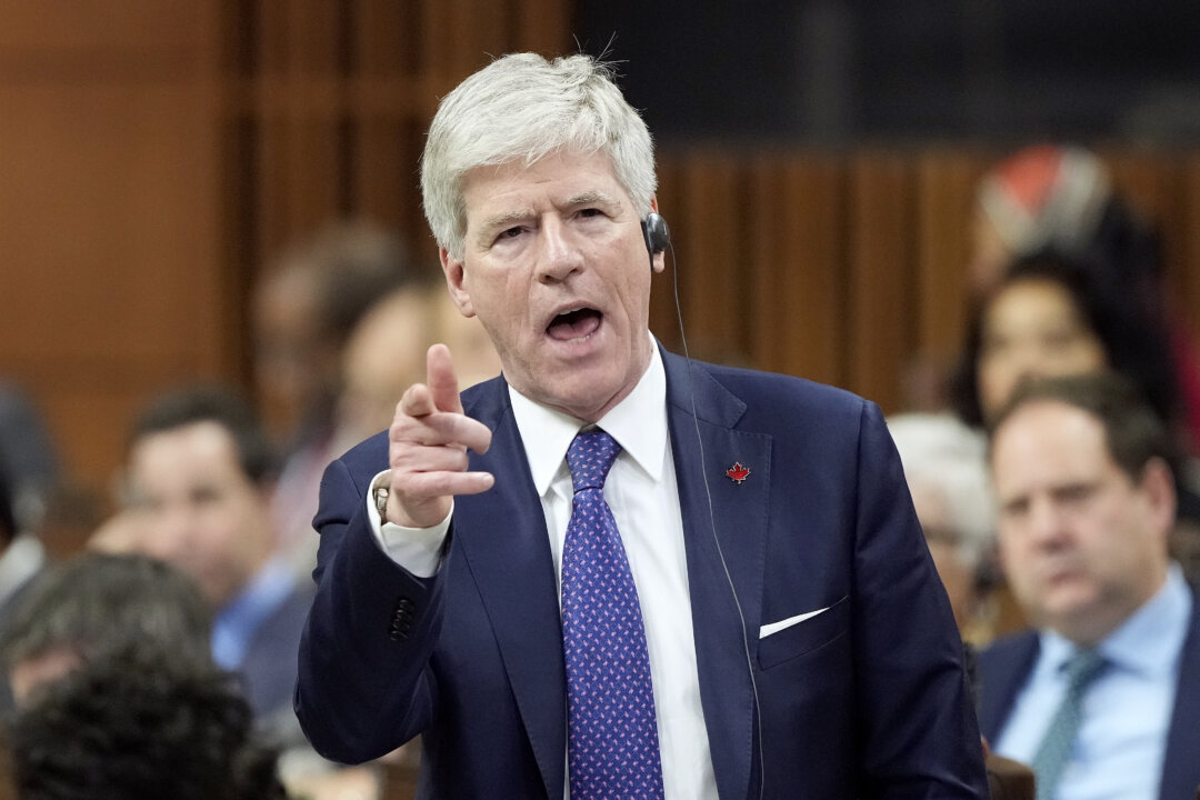 Hodgson Says Ottawa Is Close to Providing Clarity on BC Tanker Ban