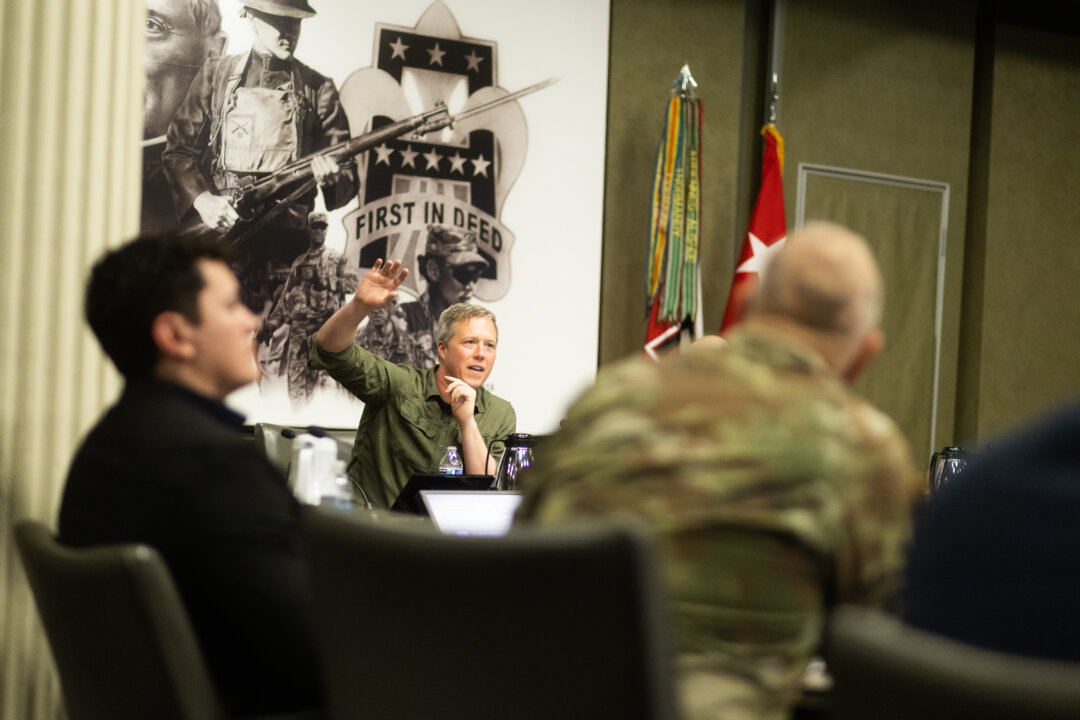 Army Secretary Meets With Russian Delegation in UAE to Advance Ukraine Peace Talks