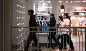 US Economy Expands 4.3 Percent in 3rd Quarter, Topping Expectations; Trump: US Needs Greenland for National Security