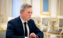 Army Secretary Meets With Russian Delegation in UAE to Advance Ukraine Peace Talks