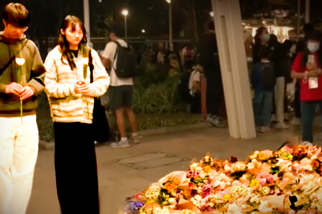 Floral Tributes Pour in After Deadly Hong Kong Blaze