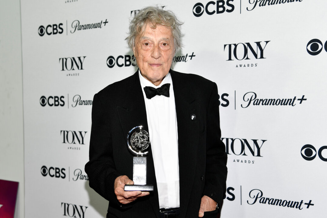 Tom Stoppard, Sparkling Playwright Who Won an Oscar for ‘Shakespeare in Love,’ Dies at 88