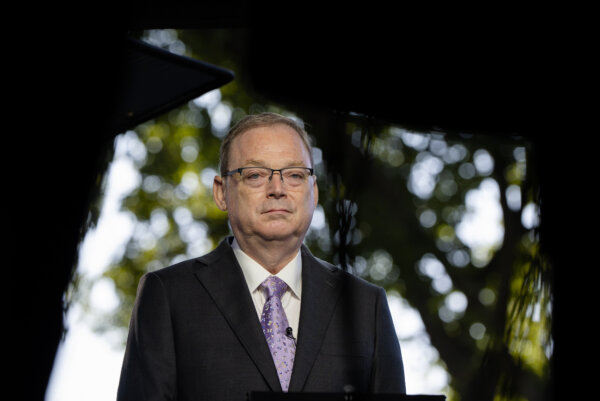 White House Confident in Economic Growth as Black Friday Spending Rises