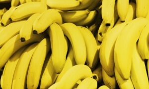 Eating Bananas the Right Way: Benefits, Risks, and Best Timing