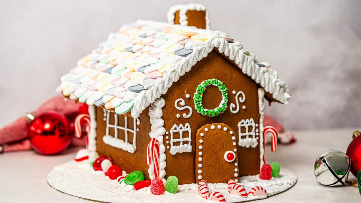 Our easy Gingerbread House tutorial (recipe and free tempate!) provides everything you need to make your hown homemade Gingerbread house store for years. (Lauren Allen)