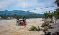 Day in Photos: Floods and Landslides in Sumatra, Mass Wedding, and ‘The Desert Rose’ Diamond