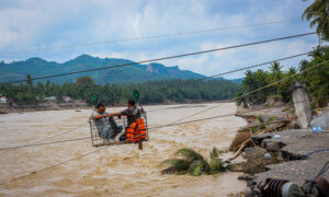 Day in Photos: Floods and Landslides in Sumatra, Mass Wedding, and ‘The Desert Rose’ Diamond