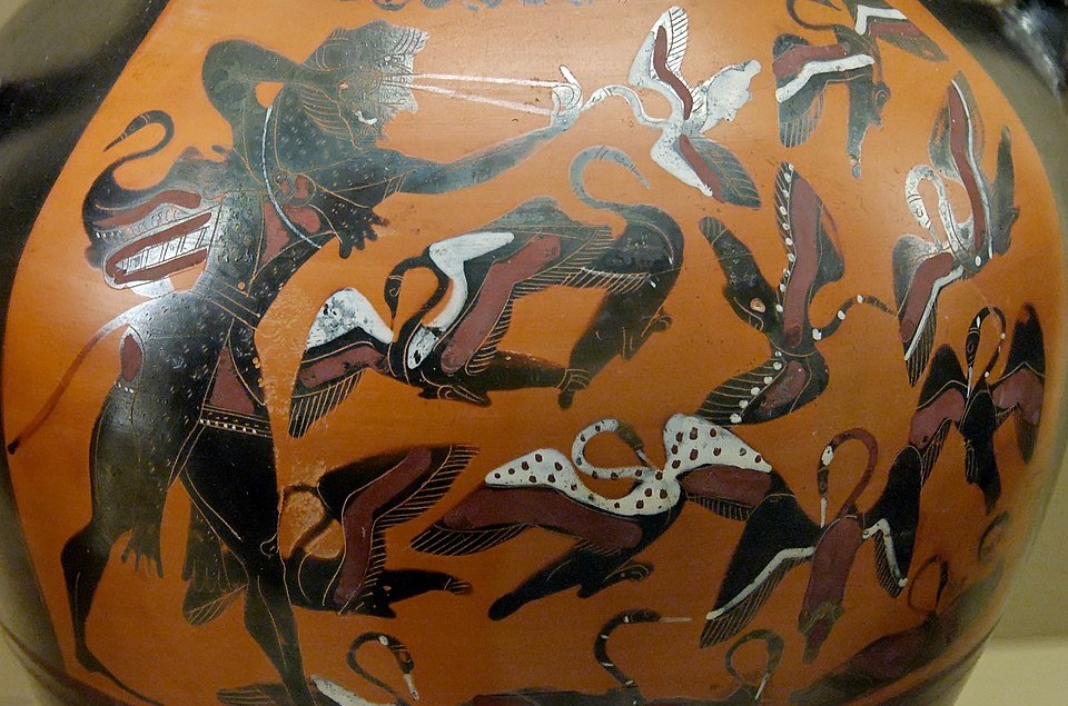 Heracles killing the Stymphalian birds with his sling. Attic black-figured amphora, circa 540 B.C. Possibly from Vulci, Italy. (Public Domain)