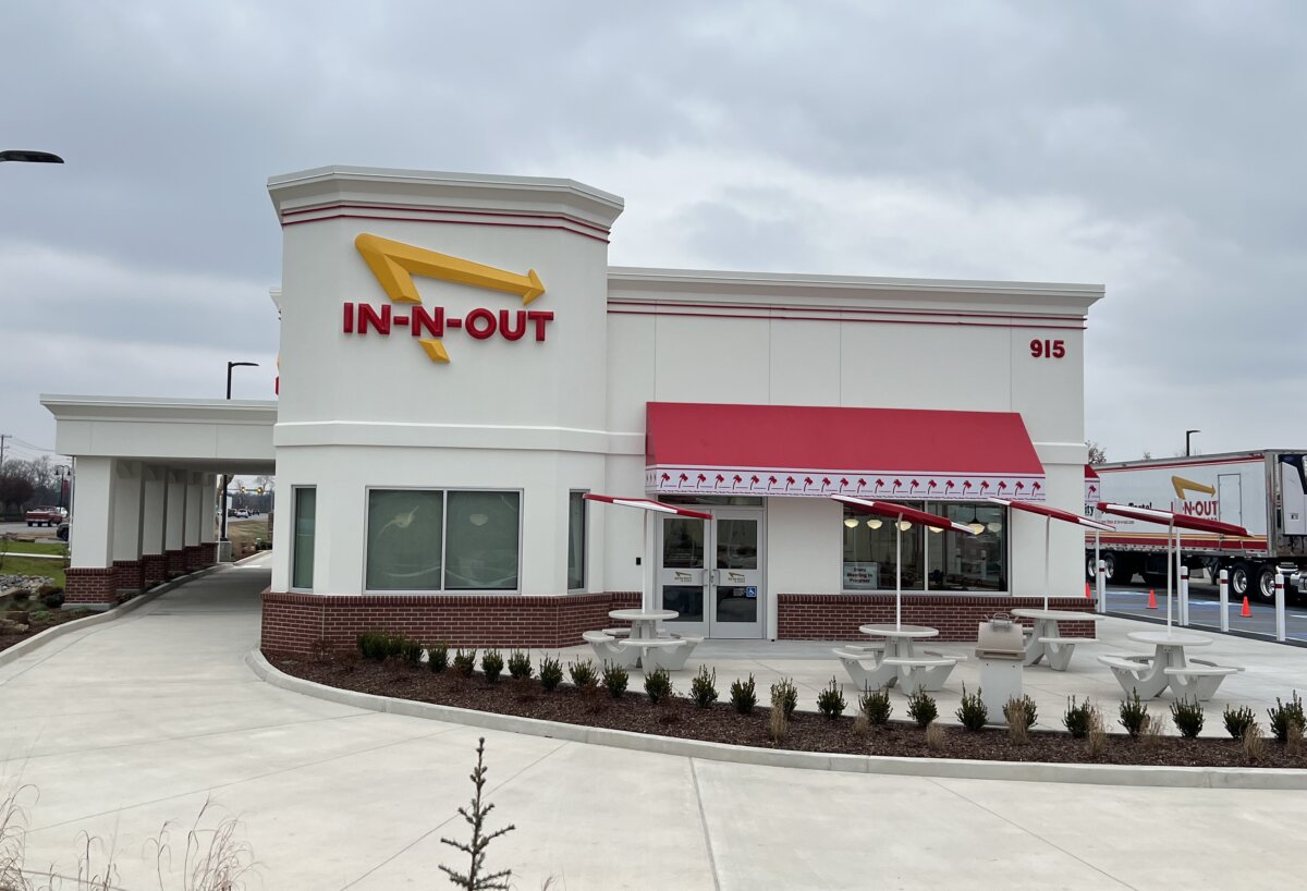 Employees attended a meeting inside the In-N-Out location in Lebanon, Tenn., on Dec. 4, 2025. (Jacki Thrapp/The Epoch Times)