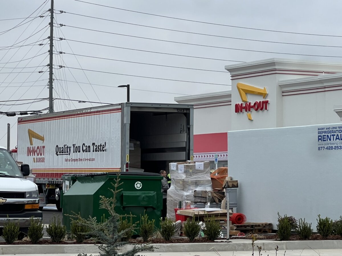 Crews unloaded hundreds of boxes on Dec. 4, 2025 at the In-N-Out store in Lebanon, Tenn. (Jacki Thrapp/Epoch Times)