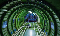 Critics Question Saab’s Offer to Bring 10,000 Aerospace Jobs to Canada