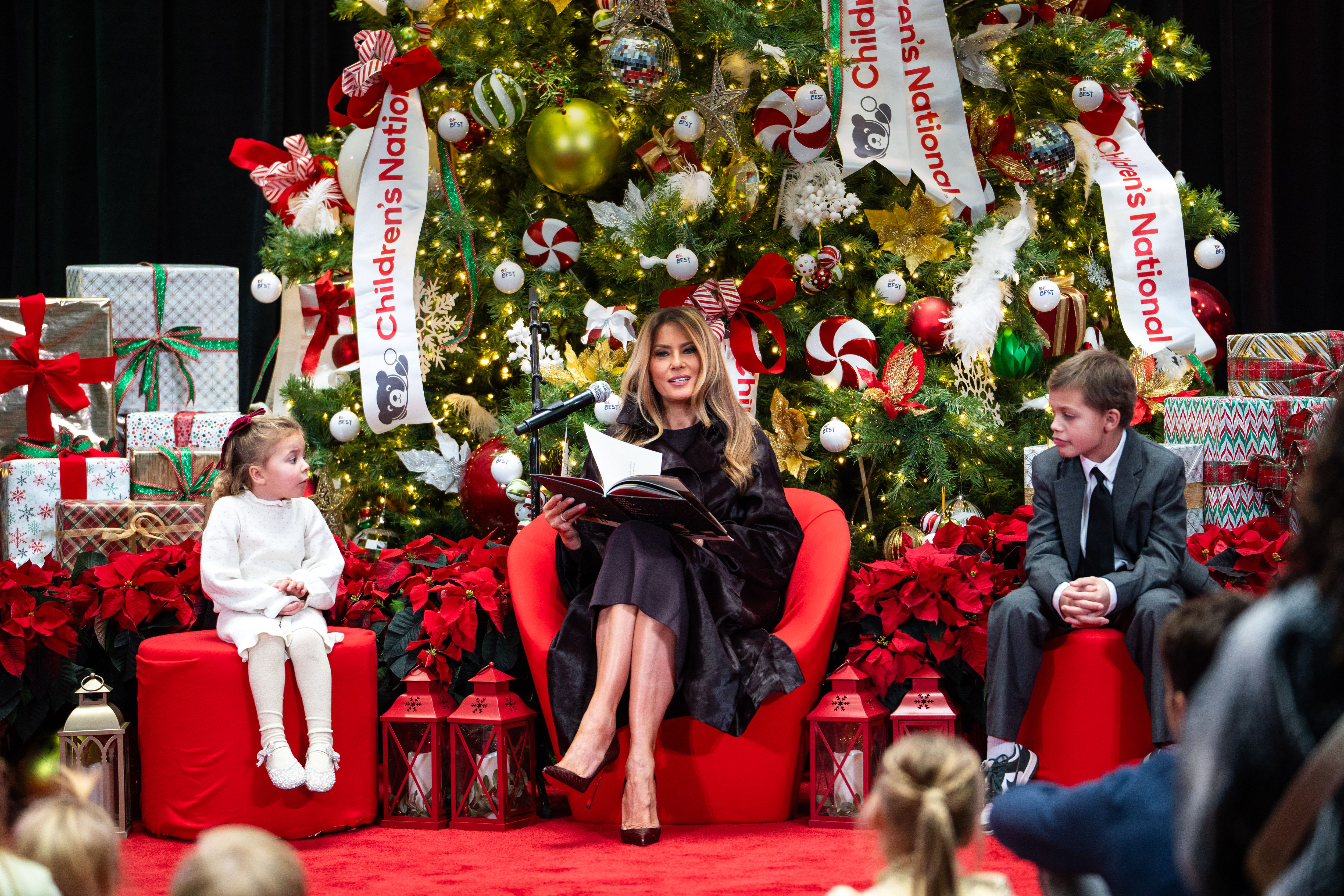 America in Photos: First Lady Reading, King Tide, and Pipe Bomb Suspect