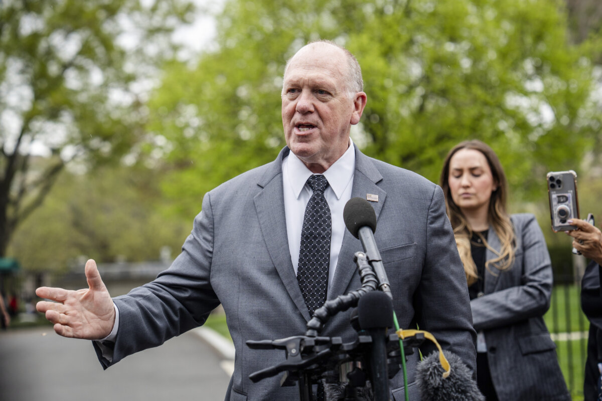 White House border czar Tom Homan speaks to reporters at the White House on April 15, 2025. (Madalina Vasiliu/The Epoch Times)
